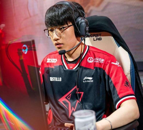 Ning在SKT比赛中逆转,出色防守引发热议!的简单介绍