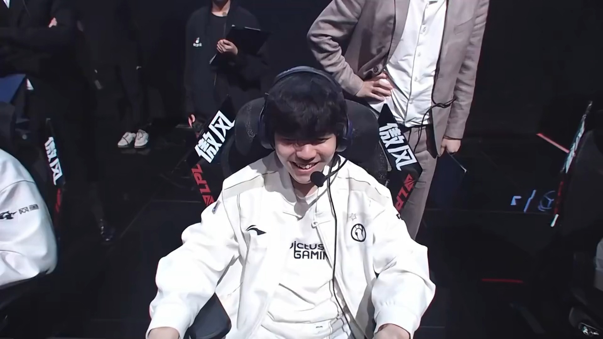 Rookie官方宣布爆冷新规,老鹰引发争议!的简单介绍