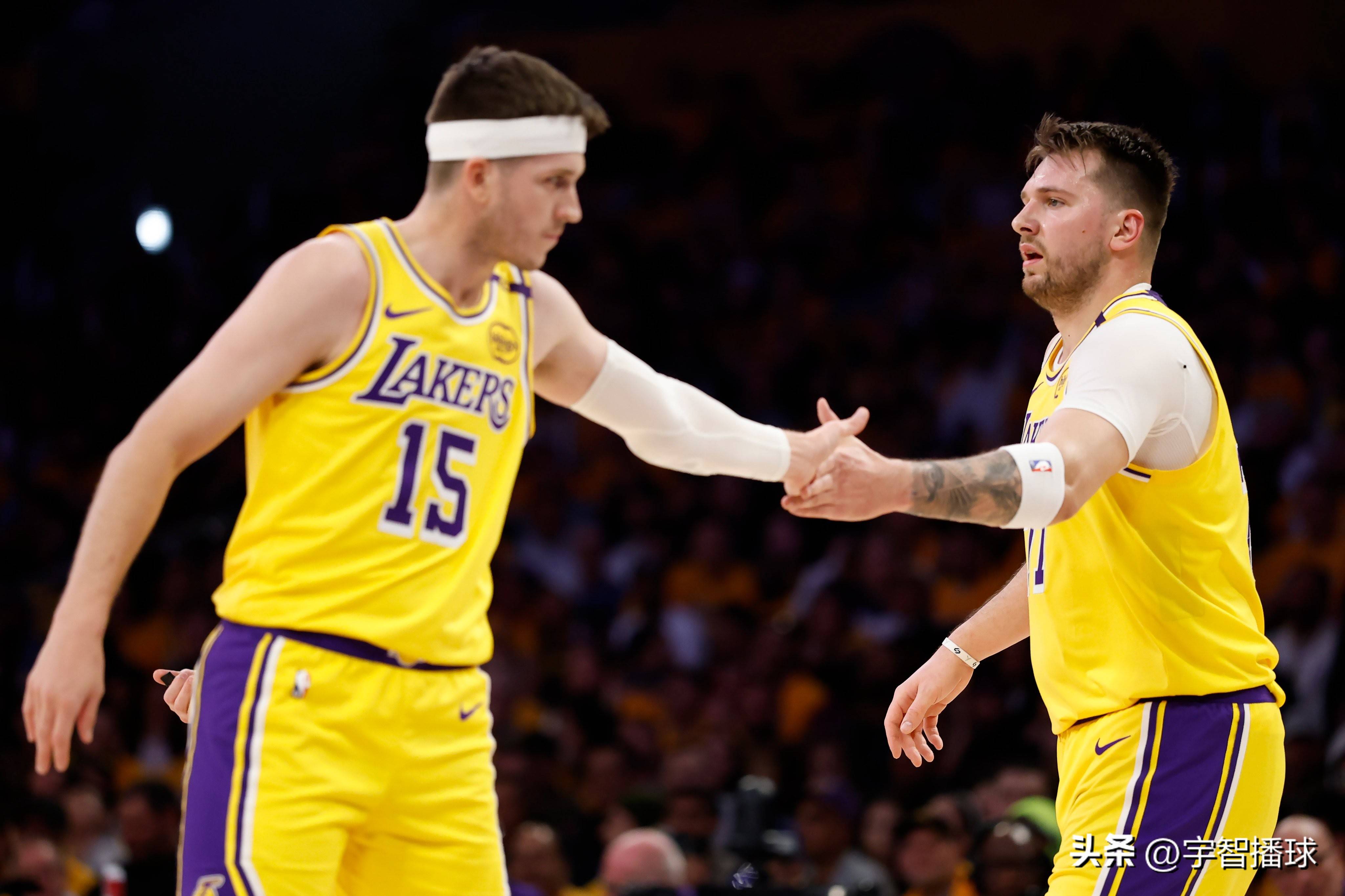 东契奇官方宣布大比分获胜新规,德国队引发争议!全场沸腾不已